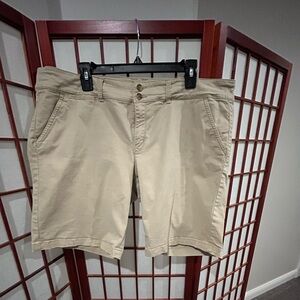 American Eagle plus size Khaki Bermuda shorts
